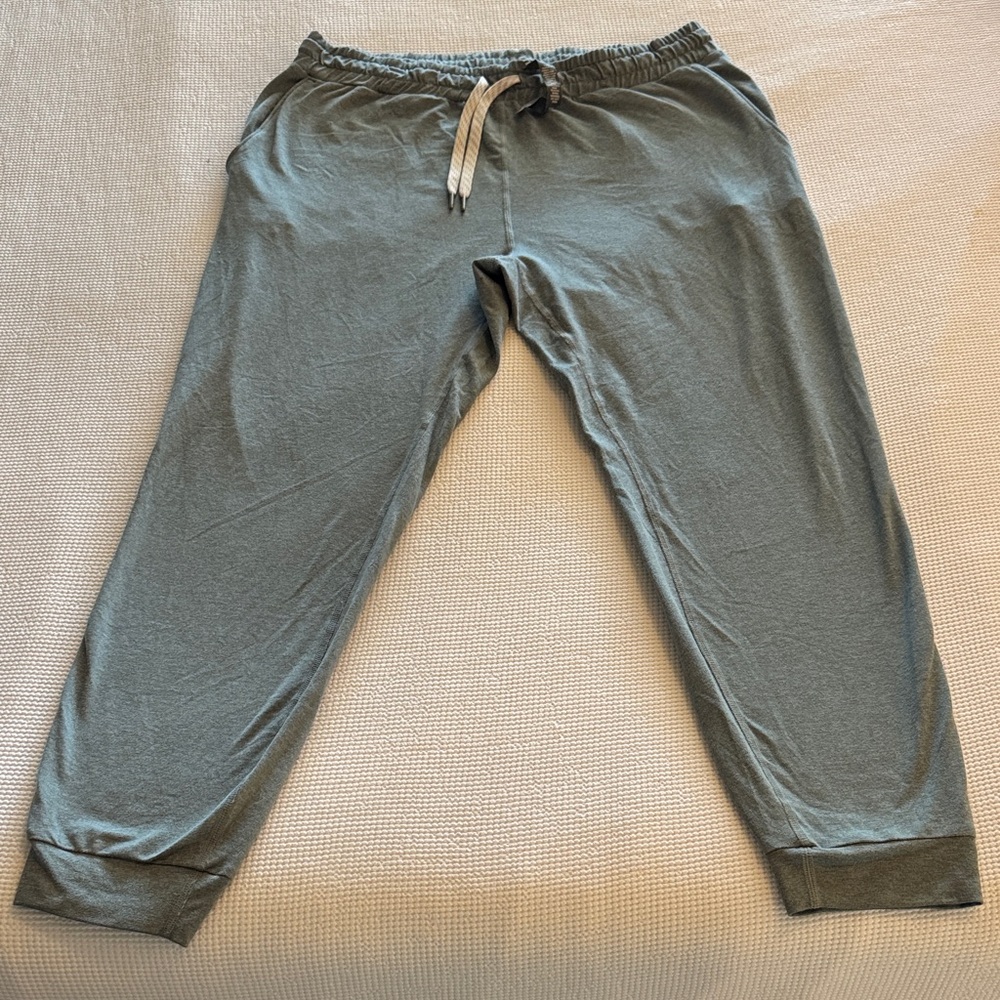 Vuori Comfortable Green Jogger Pants. Size Large.